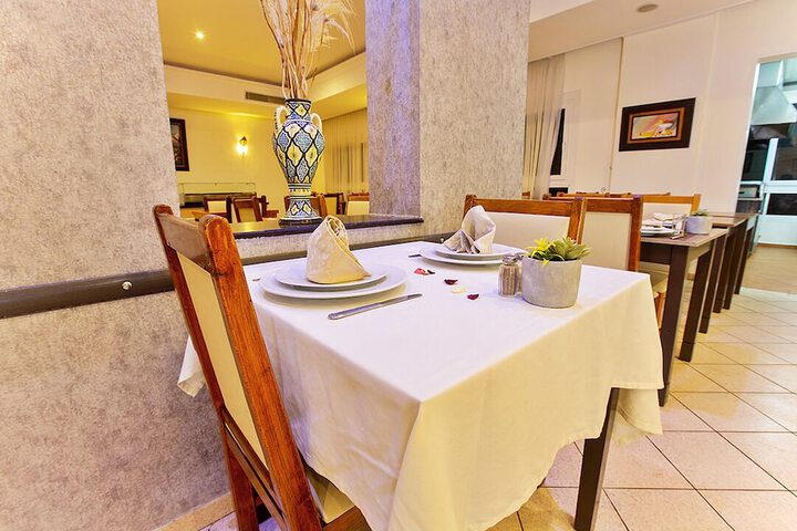 Dining 40 of 59