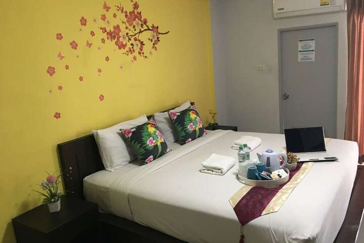 Room 15 of 33