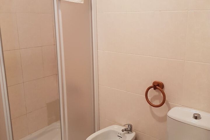 Room 10 of 14
