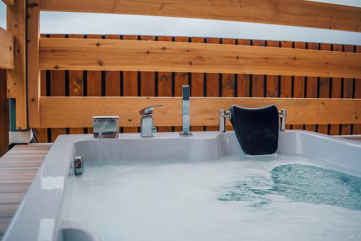 Hot Tub 51 of 80
