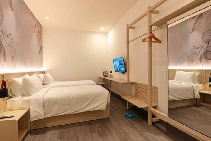Room 15 of 24