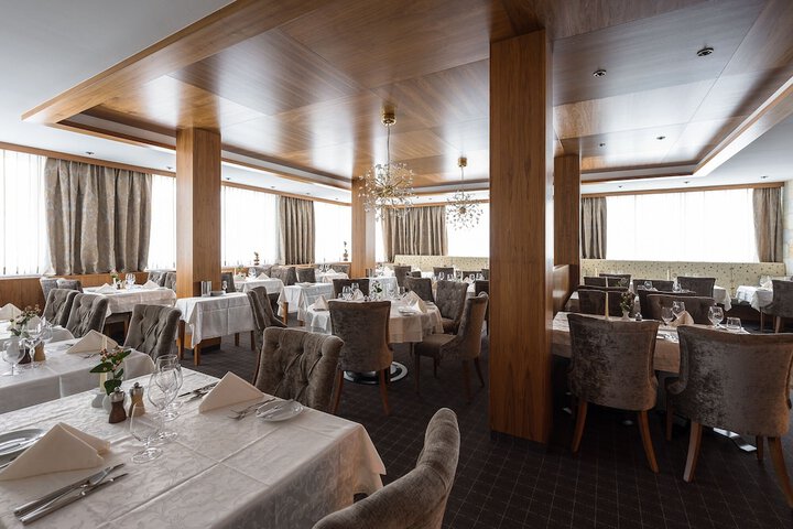Dining 49 of 59