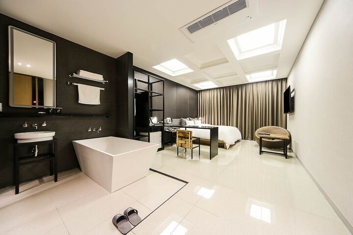 Room 14 of 47