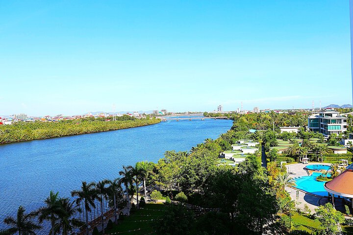 Hotel View 296 of 313