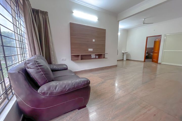 Room 46 of 76