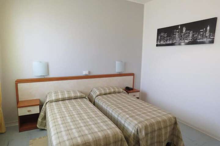 Room 8 of 38