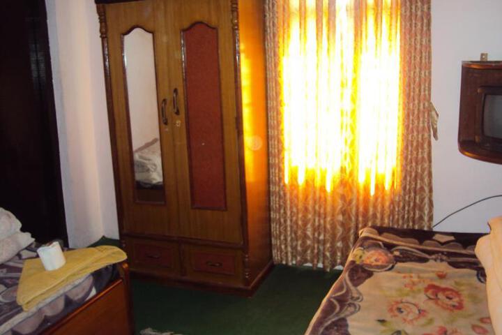 Room 4 of 5
