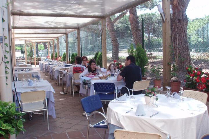 Dining 40 of 65