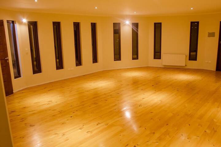 Ballroom/Hall 48 of 64