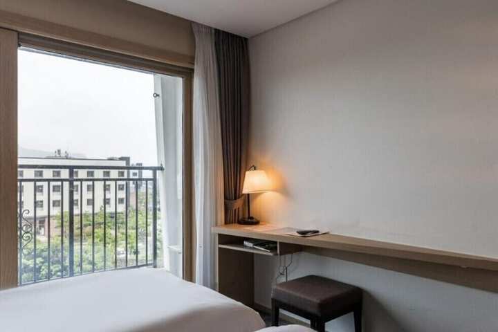Room 53 of 122