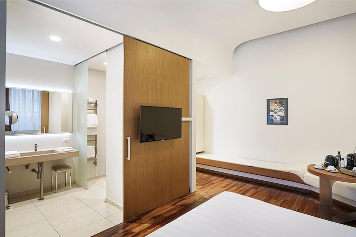 Room 64 of 110
