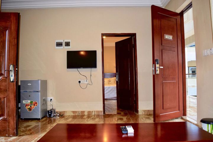 Room 13 of 33