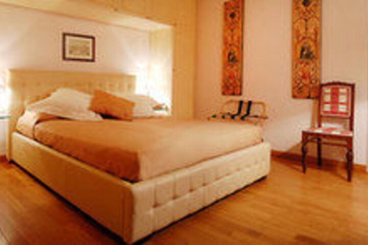 Room 6 of 14