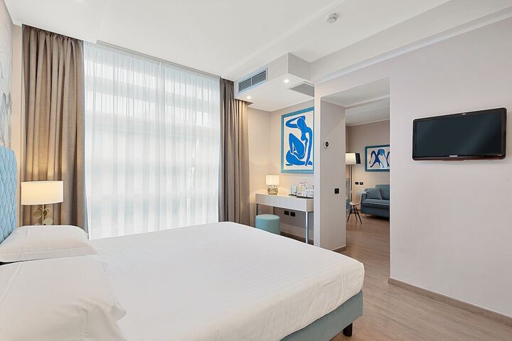 Room 100 of 161