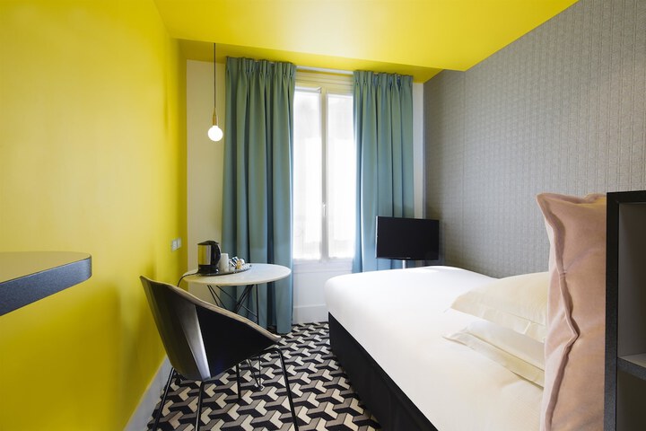 Room 5 of 28