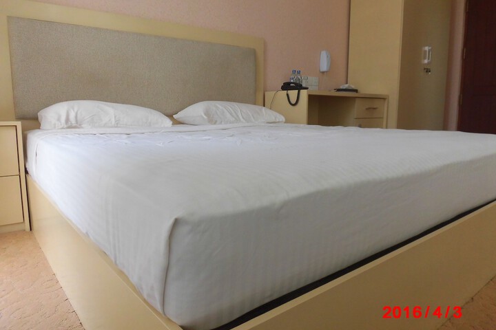 Room 10 of 38