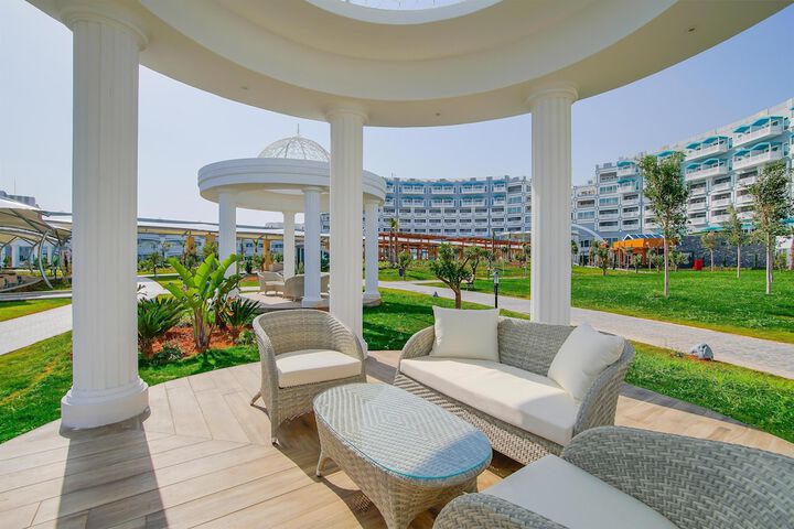 Hotel Exterior 162 of 171