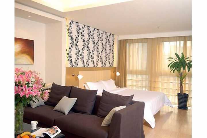 Room 5 of 16