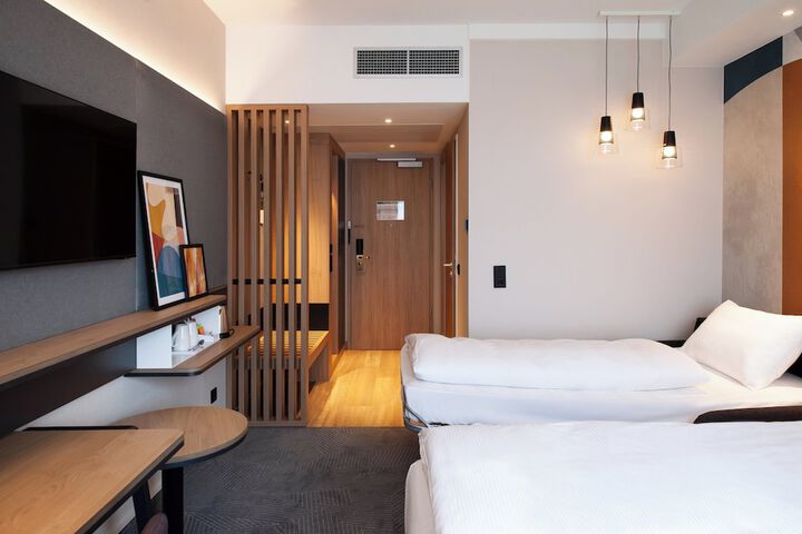 Room 79 of 182