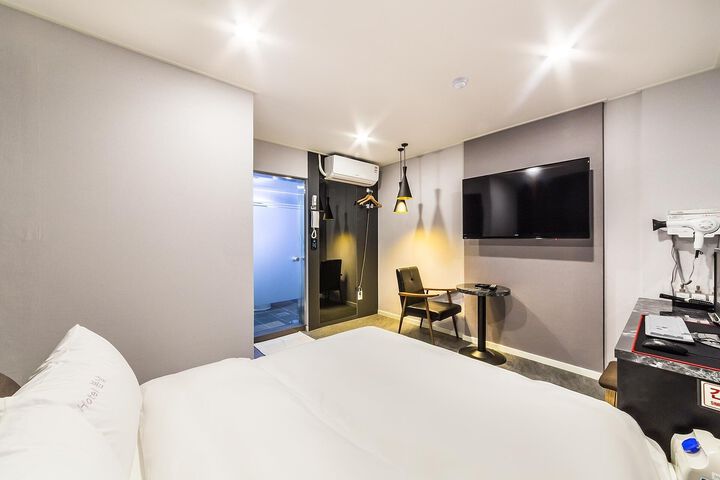 Room 108 of 155
