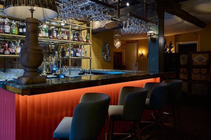 Lounge 131 of 155