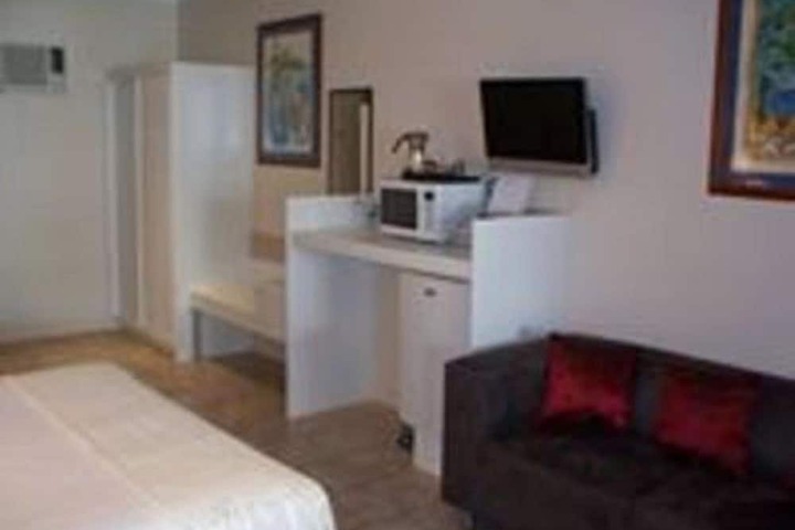 Room 10 of 32