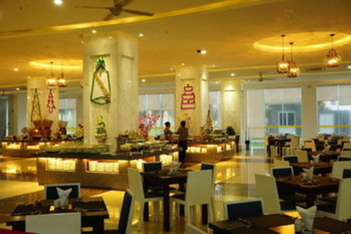 Dining 63 of 64