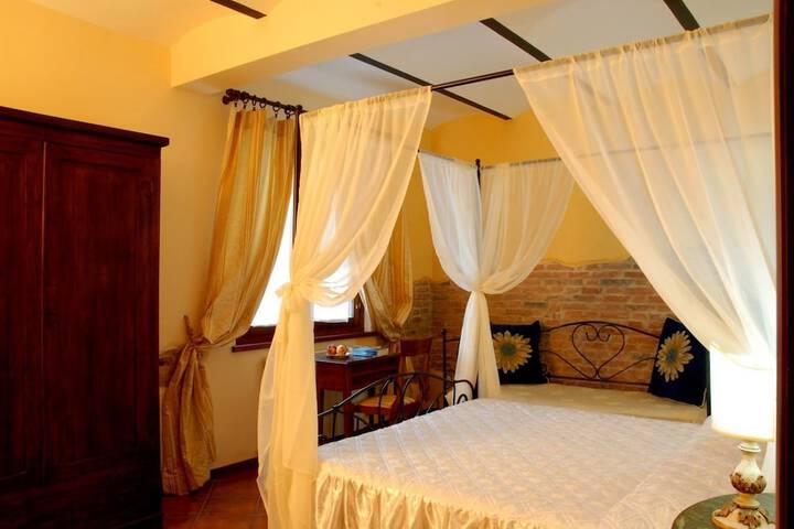 Room 4 of 22