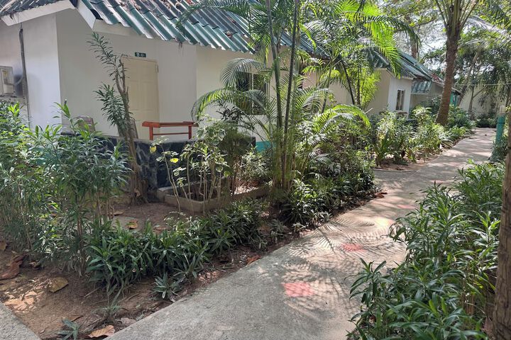 Room 4 of 136