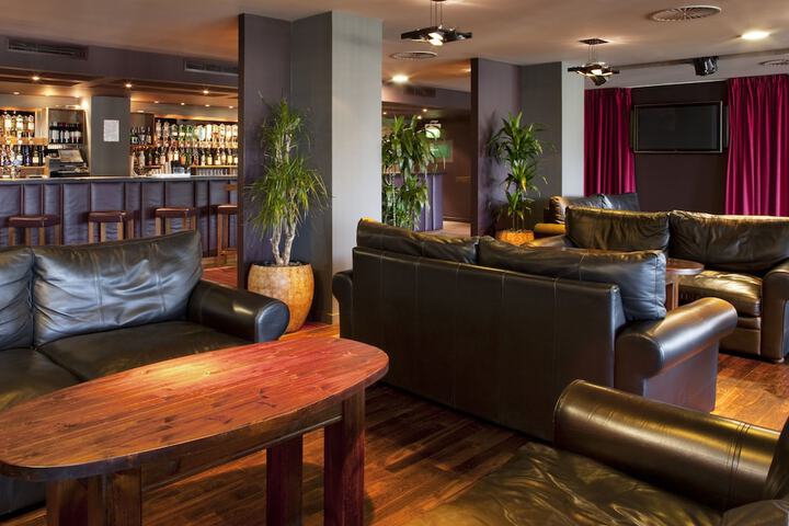 Lounge 69 of 99