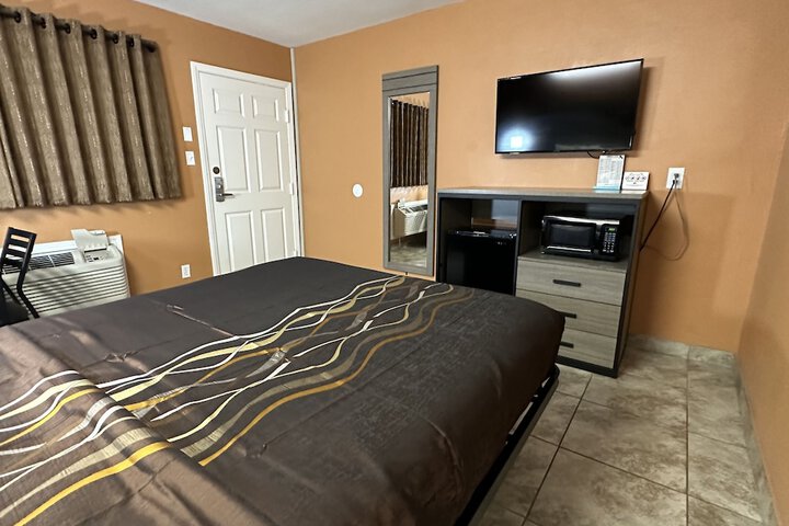 Basic Queen Bed (13 of 35)