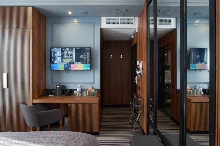 Room 4 of 36