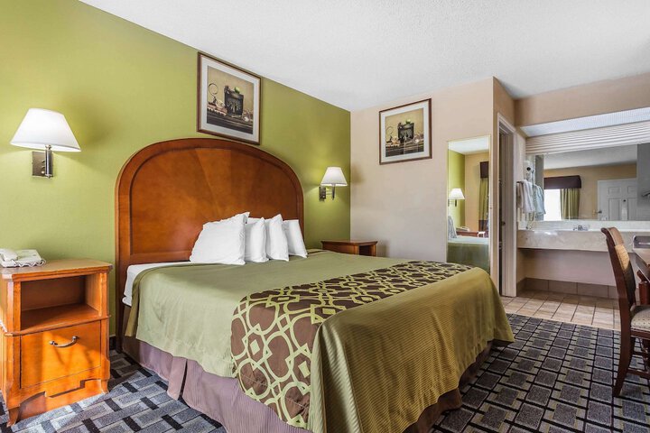 1 King Bed (1 of 8)