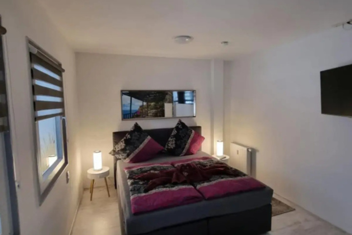 Room 4 of 17