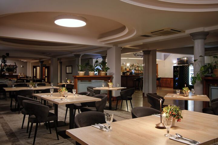 Dining 54 of 72