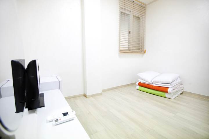 Room 4 of 55