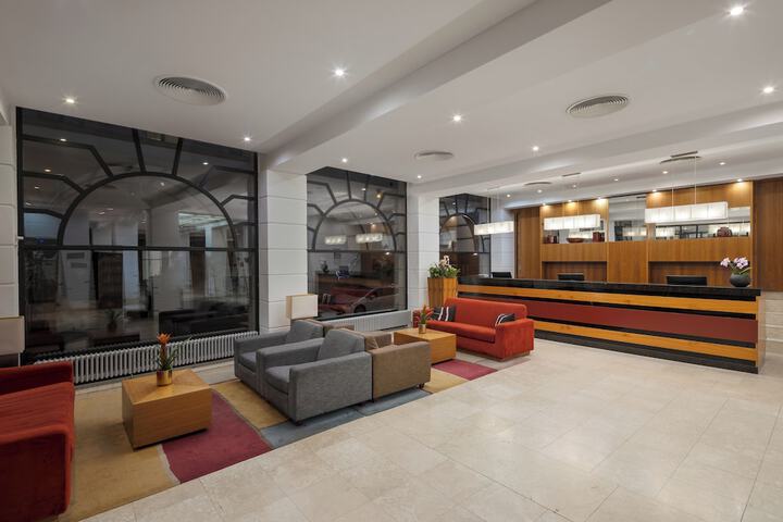 Entrance & Lobby