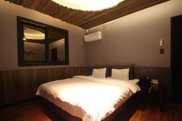 Room 40 of 84