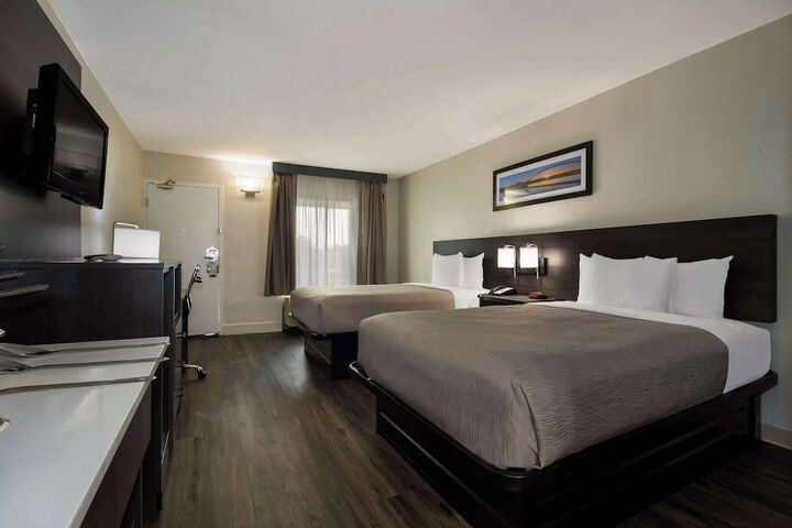2 Double Beds (2 of 10)