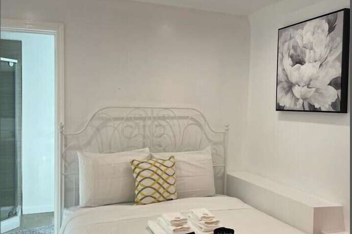 Room 2 of 36