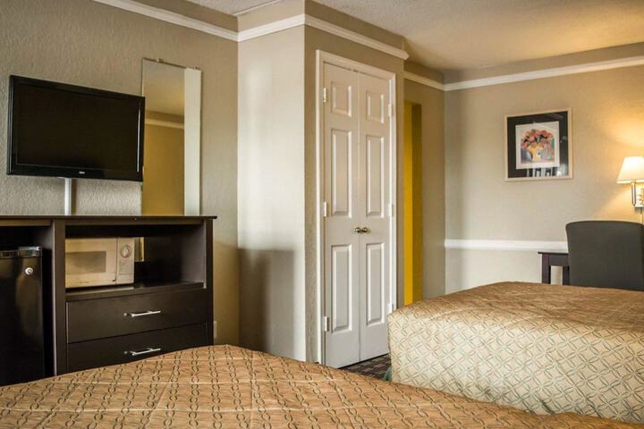 2 Double Beds Accessible Room (10 of 11)