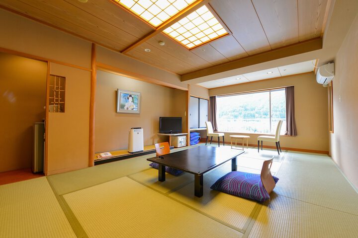 Room 4 of 66