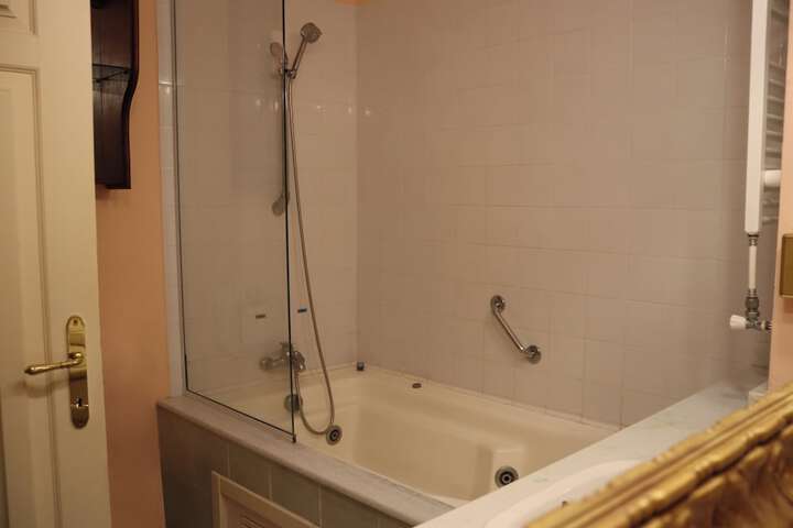 Room 75 of 127