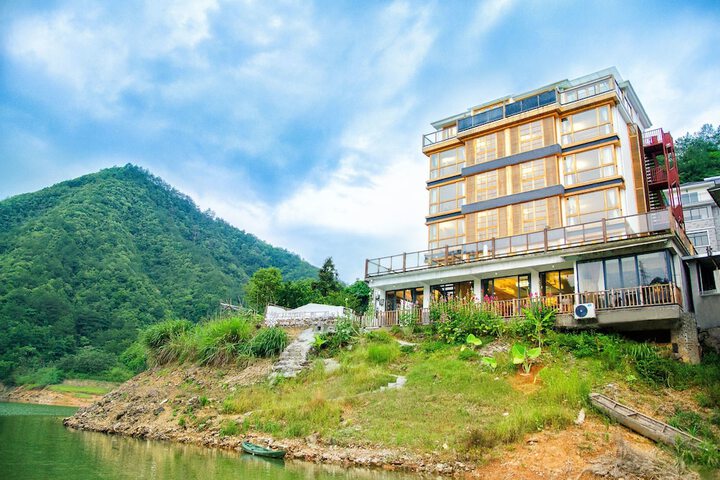 Photo of Floral Hotel Qiandaohu Deyishe Inn
