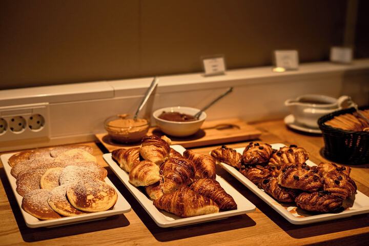 Dining 59 of 77