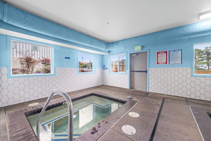 Indoor spa tub
