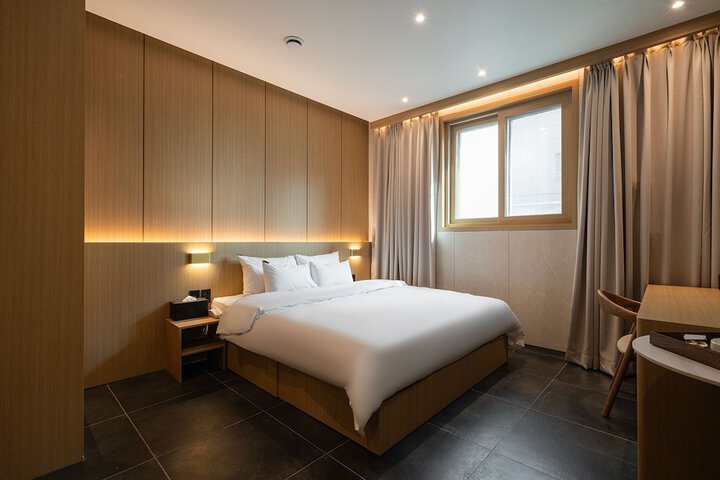 Room 32 of 73