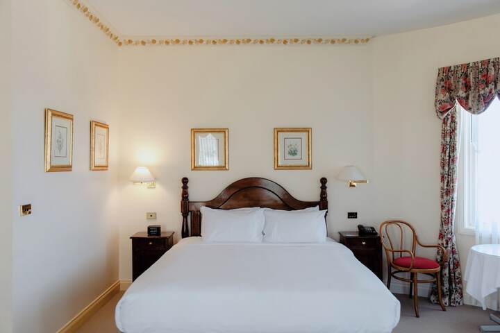 Room 12 of 63