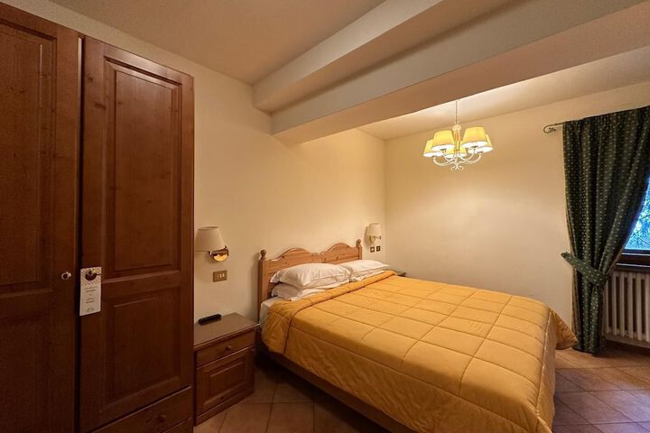 Room 19 of 106