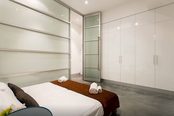 Room 6 of 73